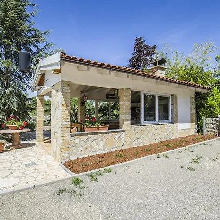 Ljubica Πανσιόν 3*