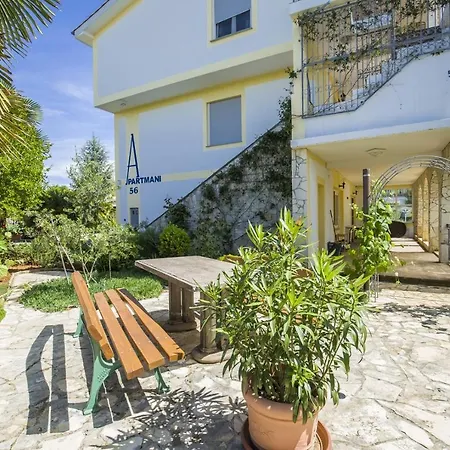 Πανσιόν Ljubica 3*