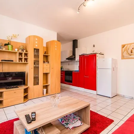 Πανσιόν Ljubica 3*